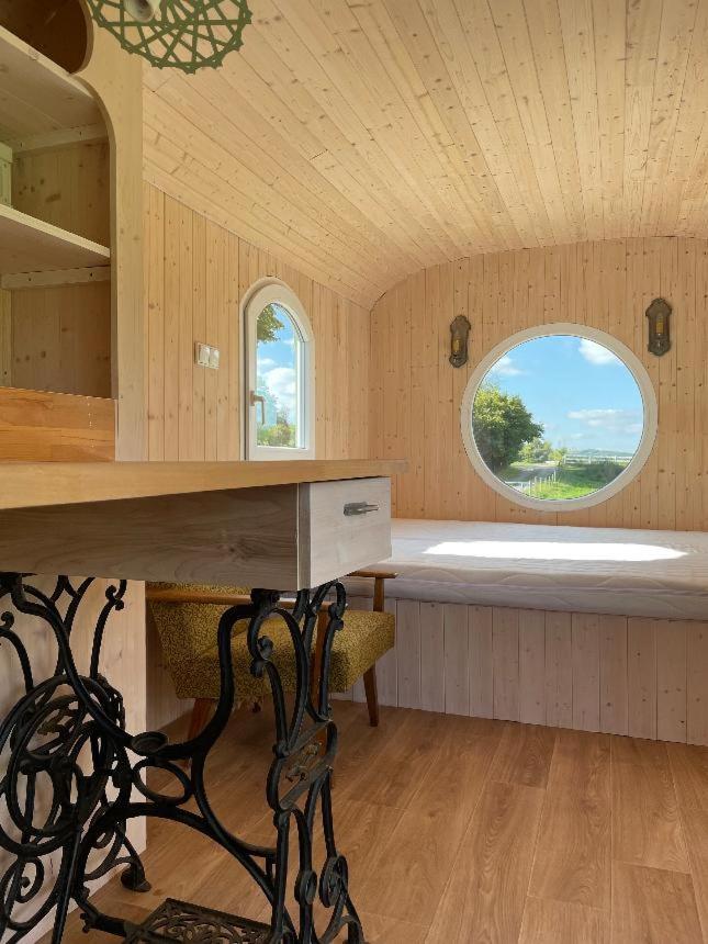 Glamping - Stylova Maringotka V Srdci Ladova Kraje, Pobliz Hlavniho Mesta Prahy Stribrna Skalice Extérieur photo