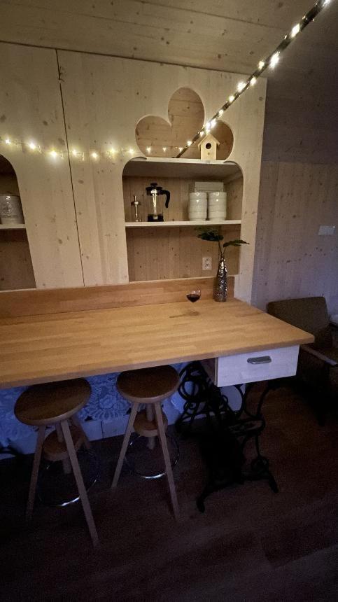Glamping - Stylova Maringotka V Srdci Ladova Kraje, Pobliz Hlavniho Mesta Prahy Stribrna Skalice Extérieur photo