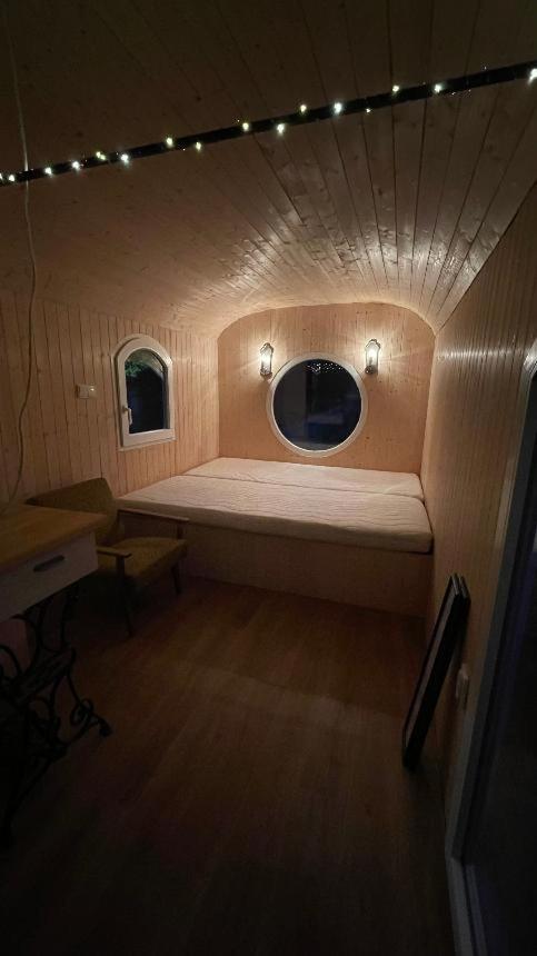 Glamping - Stylova Maringotka V Srdci Ladova Kraje, Pobliz Hlavniho Mesta Prahy Stribrna Skalice Extérieur photo
