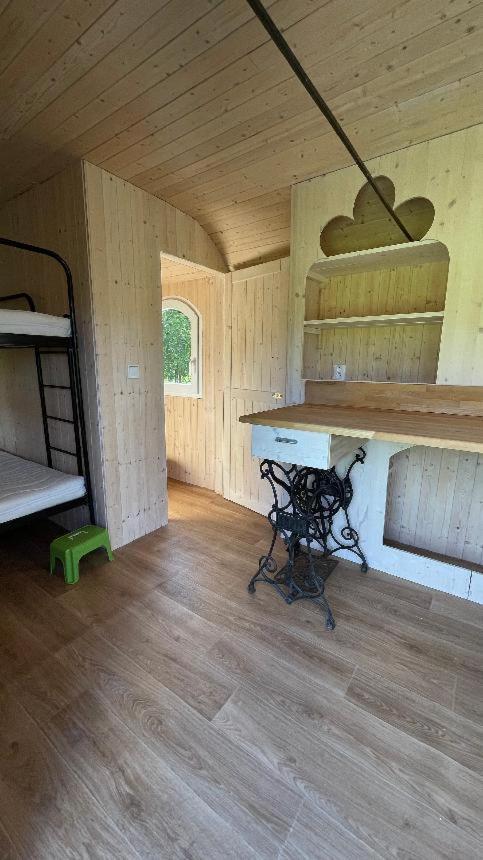 Glamping - Stylova Maringotka V Srdci Ladova Kraje, Pobliz Hlavniho Mesta Prahy Stribrna Skalice Extérieur photo