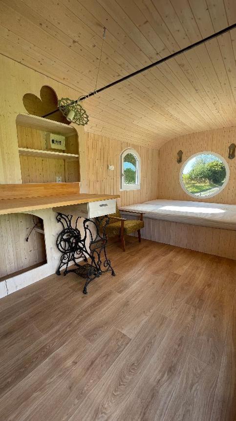 Glamping - Stylova Maringotka V Srdci Ladova Kraje, Pobliz Hlavniho Mesta Prahy Stribrna Skalice Extérieur photo